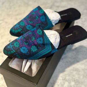 ⭐️NWT Natori Empress Blue Mules